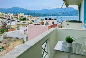 Lilis Apt in Center with Sea View
